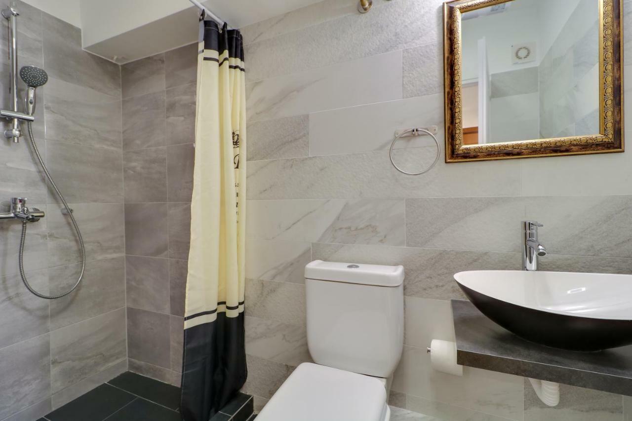 Stylish, Comfy Suite In The Heart Of Atena Exterior foto