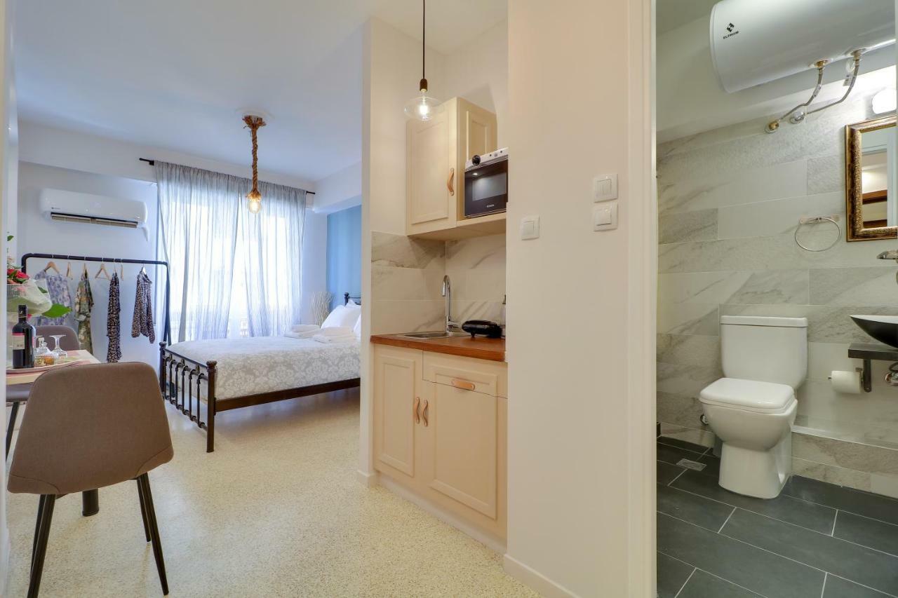 Stylish, Comfy Suite In The Heart Of Atena Exterior foto