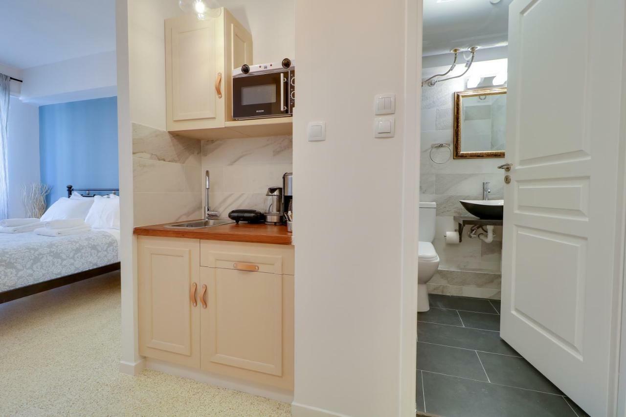 Stylish, Comfy Suite In The Heart Of Atena Exterior foto